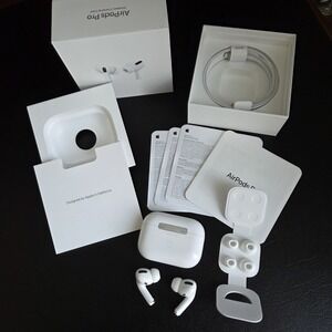 Apple AirPods Pro Wireless Charging Case 1st Gen White w/ Box Fittings Cable CIB